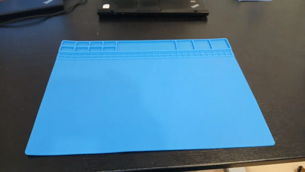 Computer mat for laptop and computer disassembly