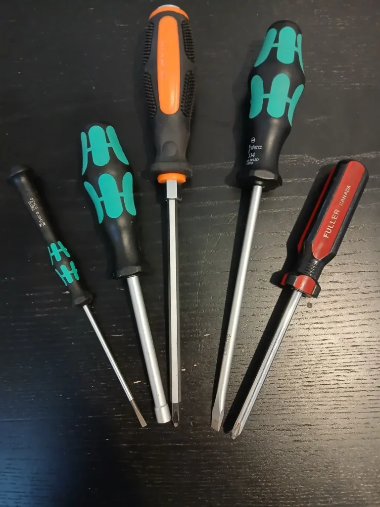 Screwdriver kit for computer disassembly